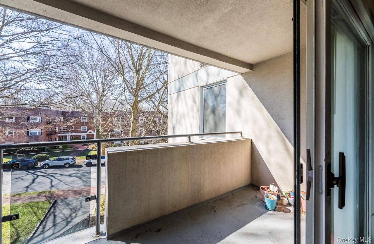 100 Great Neck Road, Unit 4D Great Neck, NY 11021 - Photo 27 of 32