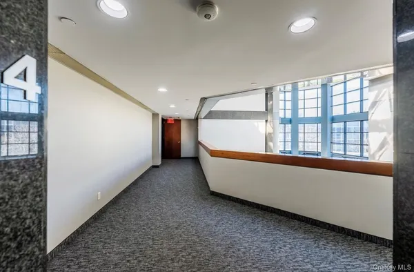 $628,000 | 100 Great Neck Road, Unit 4D, Great Neck, NY 11021