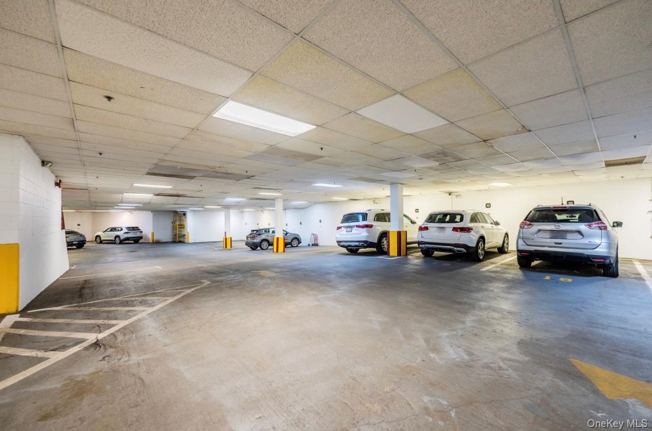 100 Great Neck Road, Unit 4D Great Neck, NY 11021 - Photo 29 of 32