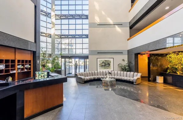 $628,000 | 100 Great Neck Road, Unit 4D, Great Neck, NY 11021