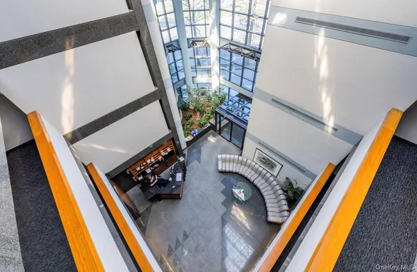 $628,000 | 100 Great Neck Road, Unit 4D, Great Neck, NY 11021