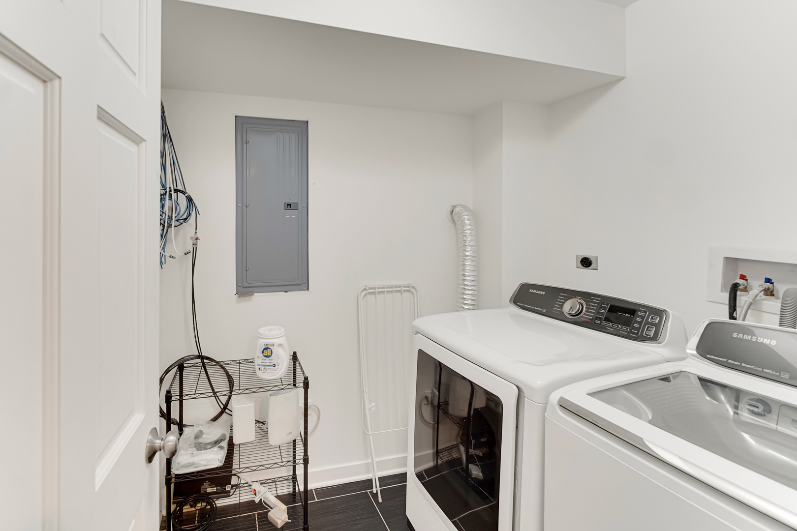 2123 West Adams Street Chicago, IL 60612 - Photo 15 of 29 a utility room with dryer and washer