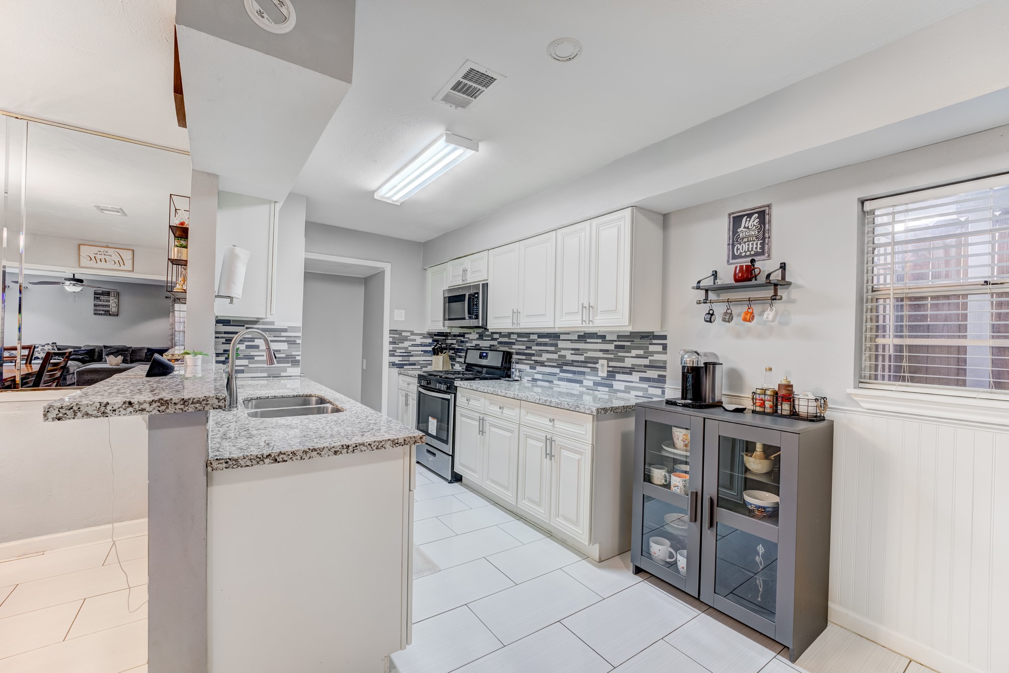 11819 South Nottingham Circle Houston, TX 77071 - Photo 13 of 43