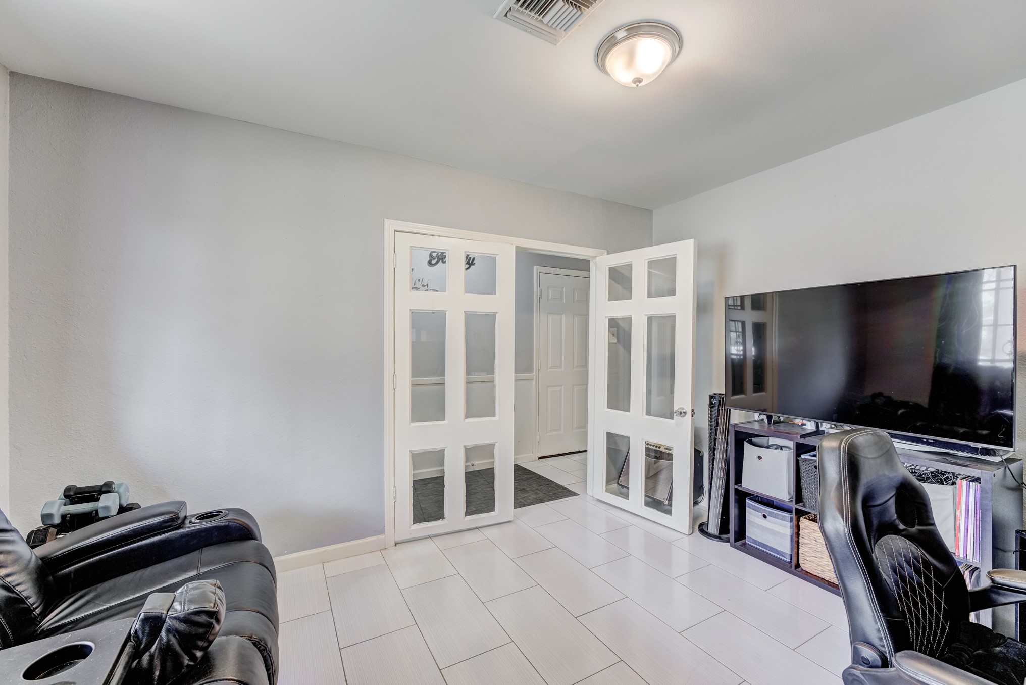 11819 South Nottingham Circle Houston, TX 77071 - Photo 9 of 43