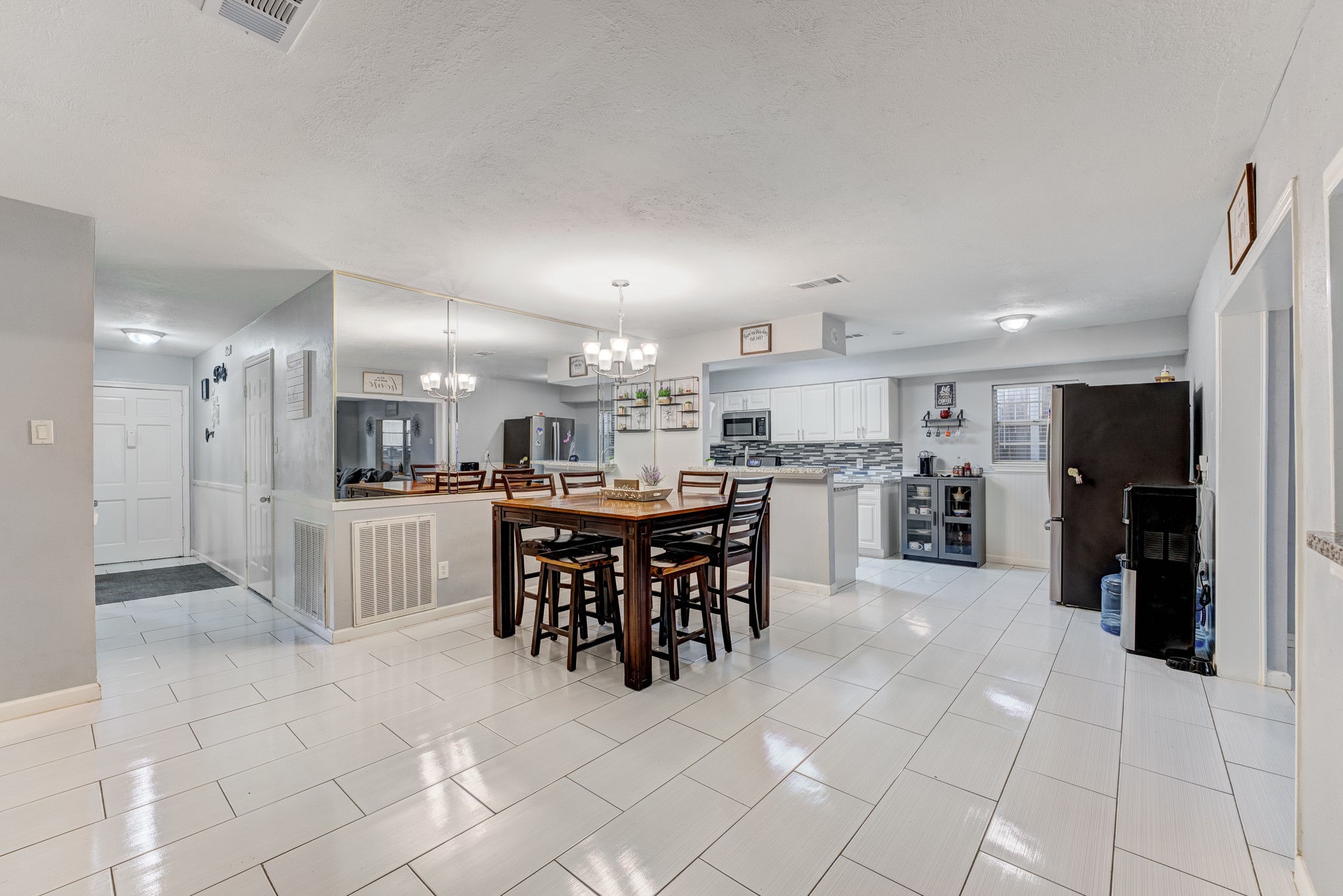 11819 South Nottingham Circle Houston, TX 77071 - Photo 10 of 43