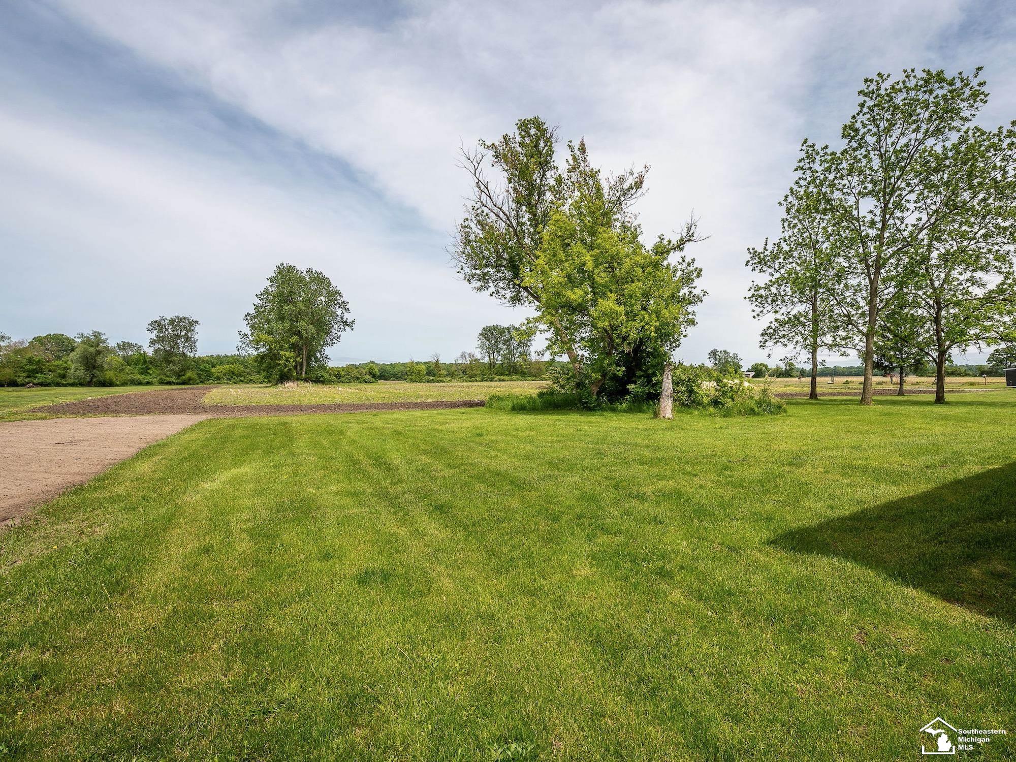 3754 Stewart Road Monroe, MI 48162 - Photo 23 of 36 50213412-705e73c8-ed10-4e2b-8785-948a8ae6a7c4.JPG