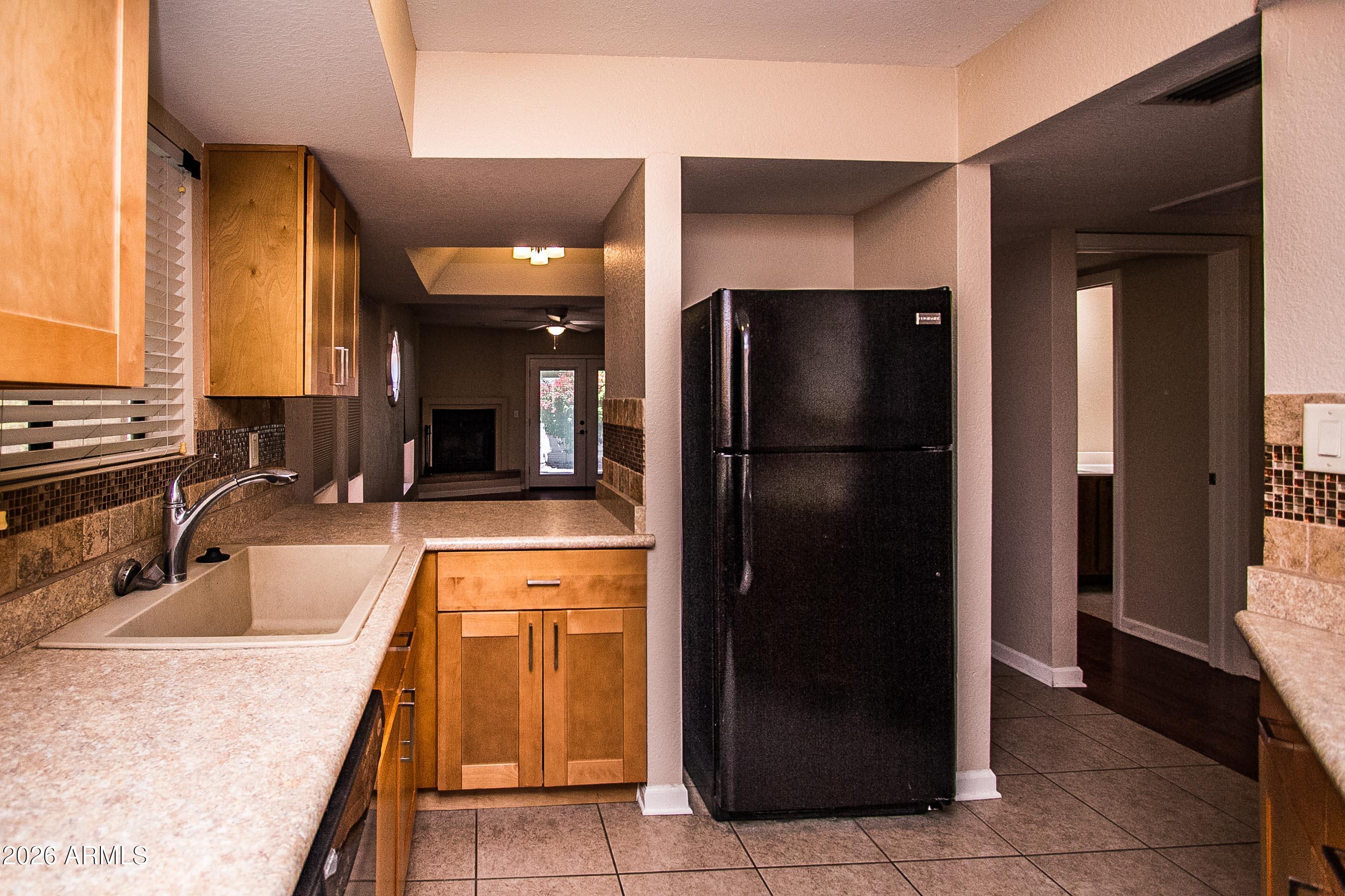 7755 East Thomas Road, Unit 18 Scottsdale, AZ 85251 - Photo 7 of 26 Kitchen