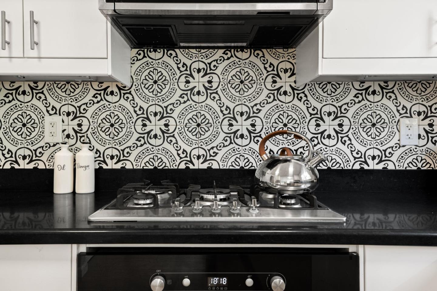 1337 Henry Street, Unit E Berkeley, CA 94709 - Photo 12 of 33 a closeup of a stove