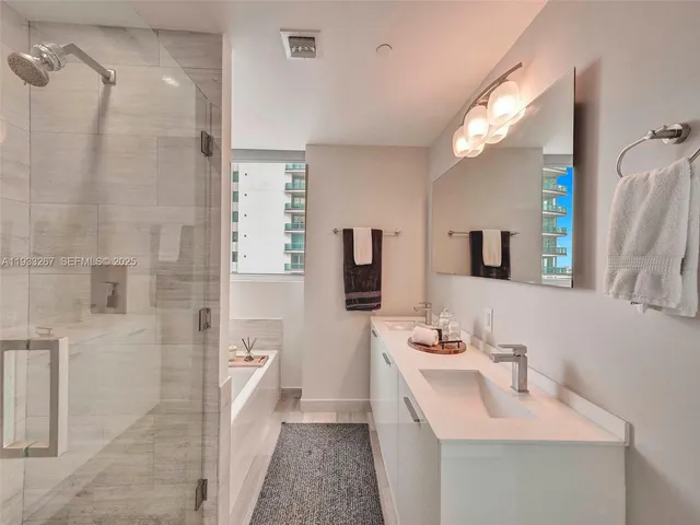 $6,000 | 1300 Brickell Bay Drive, Unit 2109, Miami, FL 33131