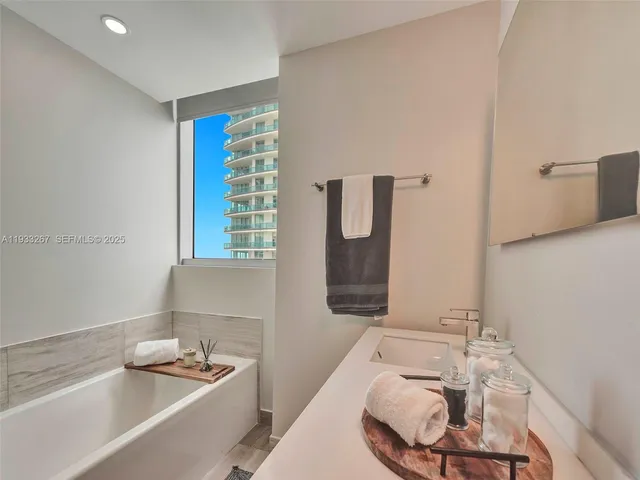 $6,000 | 1300 Brickell Bay Drive, Unit 2109, Miami, FL 33131