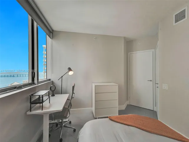 $6,000 | 1300 Brickell Bay Drive, Unit 2109, Miami, FL 33131