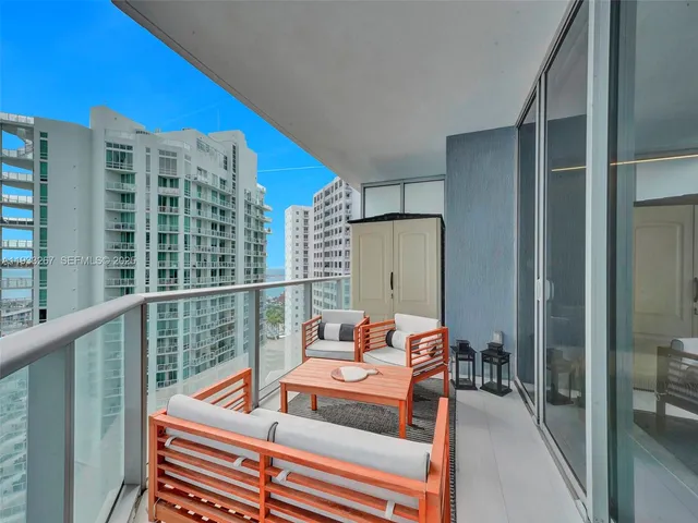 $6,000 | 1300 Brickell Bay Drive, Unit 2109, Miami, FL 33131