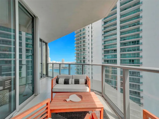 $6,000 | 1300 Brickell Bay Drive, Unit 2109, Miami, FL 33131