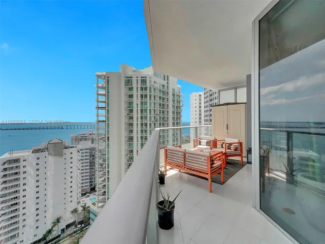 $6,000 | 1300 Brickell Bay Drive, Unit 2109, Miami, FL 33131