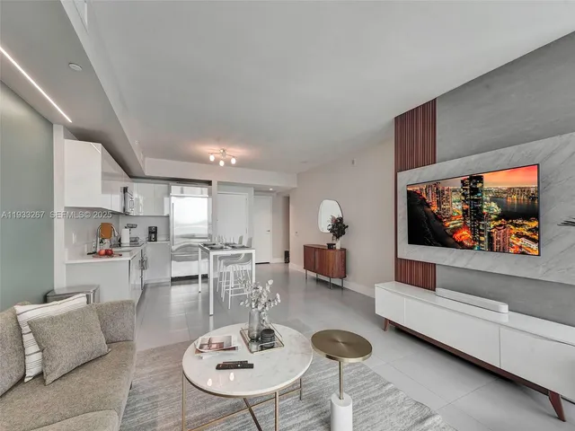 $6,000 | 1300 Brickell Bay Drive, Unit 2109, Miami, FL 33131