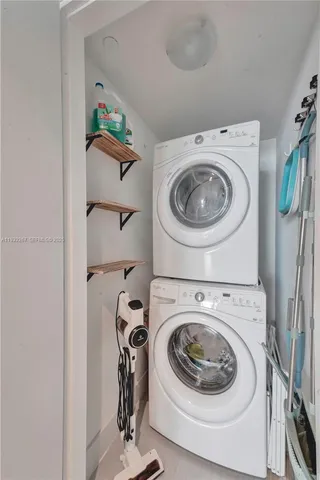 $6,000 | 1300 Brickell Bay Drive, Unit 2109, Miami, FL 33131