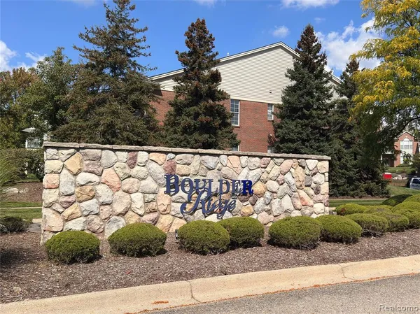 $1,800 | 1772 Flagstone Circle, Rochester, MI 48307