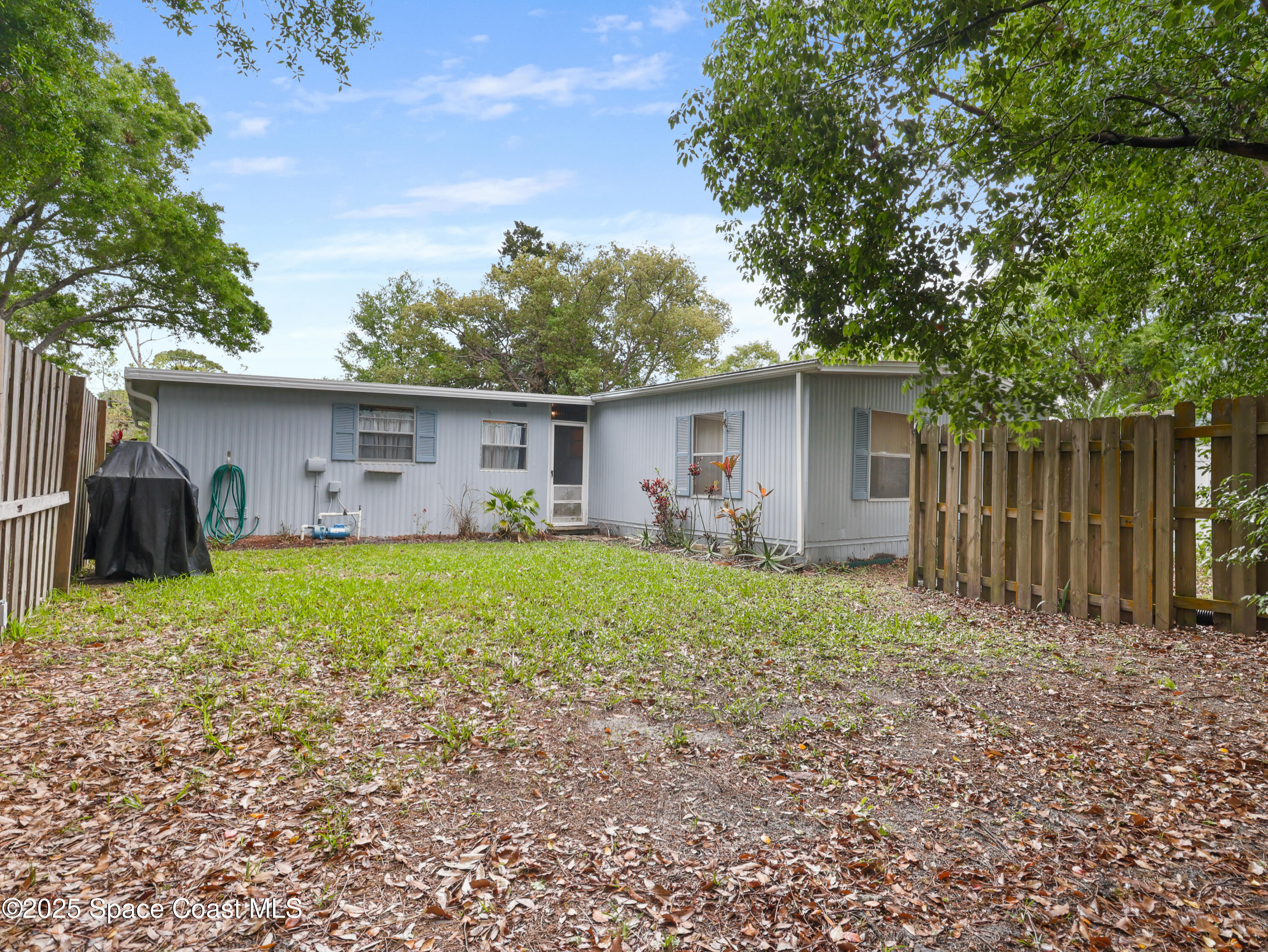 585 Canaveral Groves Boulevard Cocoa, FL 32926 - Photo 38 of 49 a front view of house with a garden