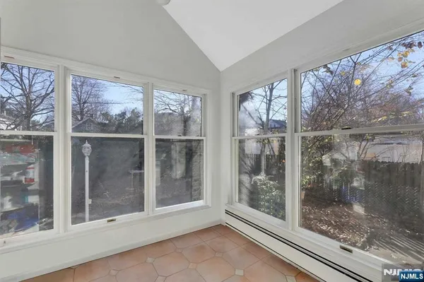 a view of window in an empty room