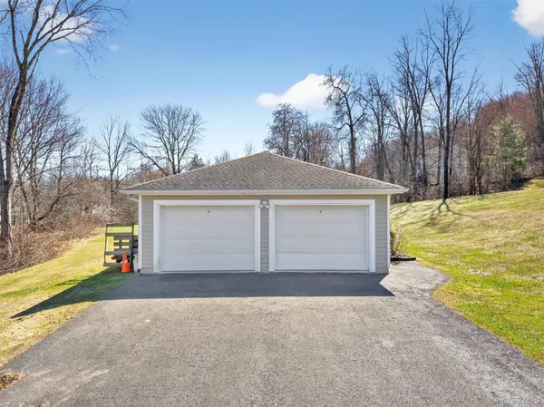 $850,000 | 5 Deer Meadow Drive, Wallkill, NY 12589