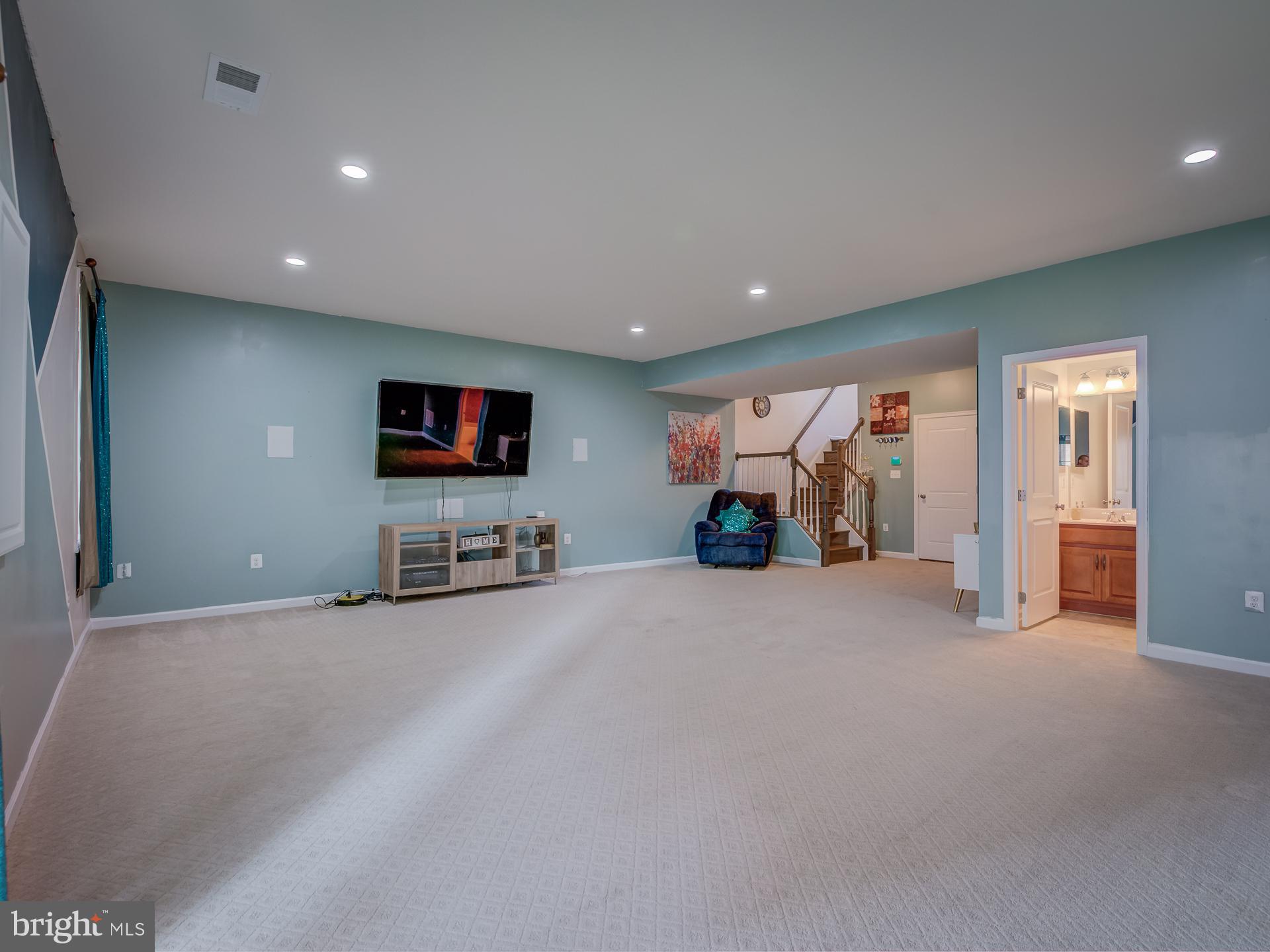 23480 Logans Ridge Terrace Ashburn, VA 20148 - Photo 59 of 66 a view of a livingroom with a flat screen tv