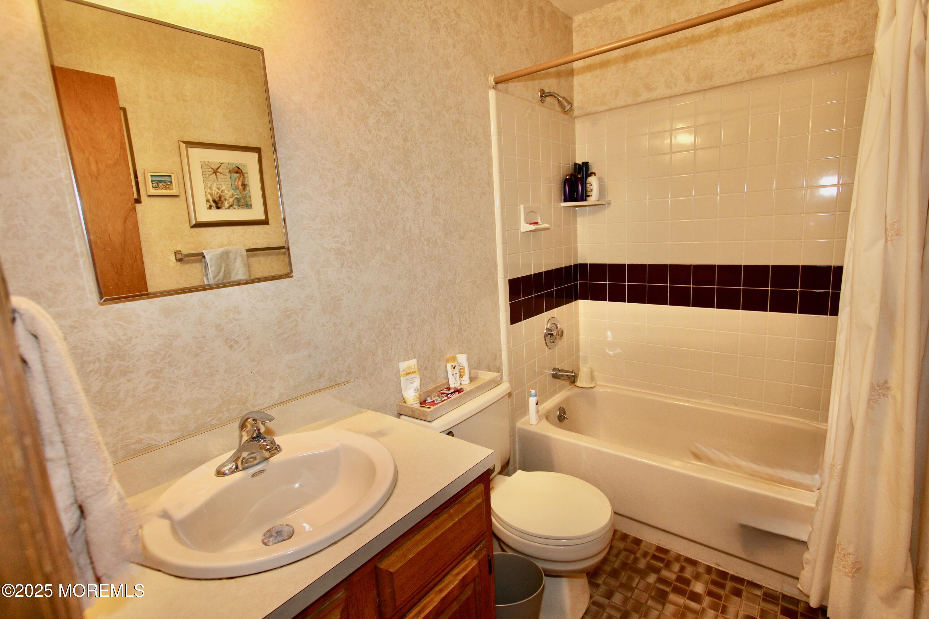 111 Durand Road Neptune Township, NJ 07753 - Photo 12 of 24 111 Durand - 10