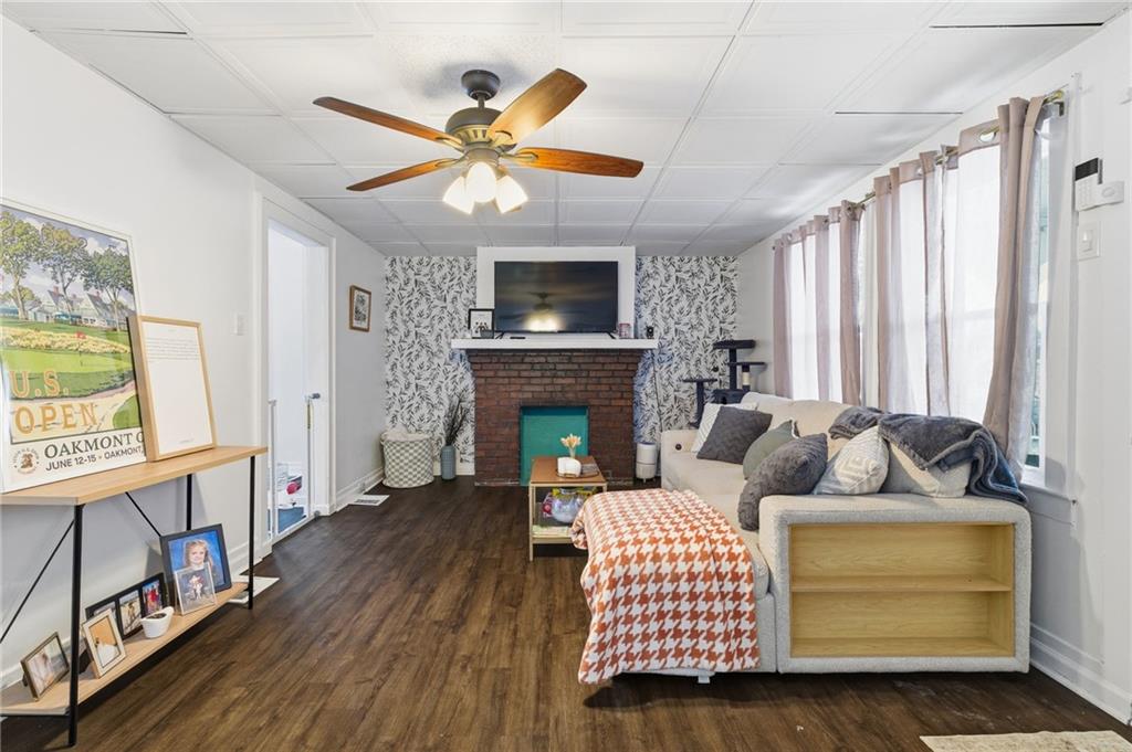 408 Gilmore Avenue Trafford, PA 15085 - Photo 6 of 29