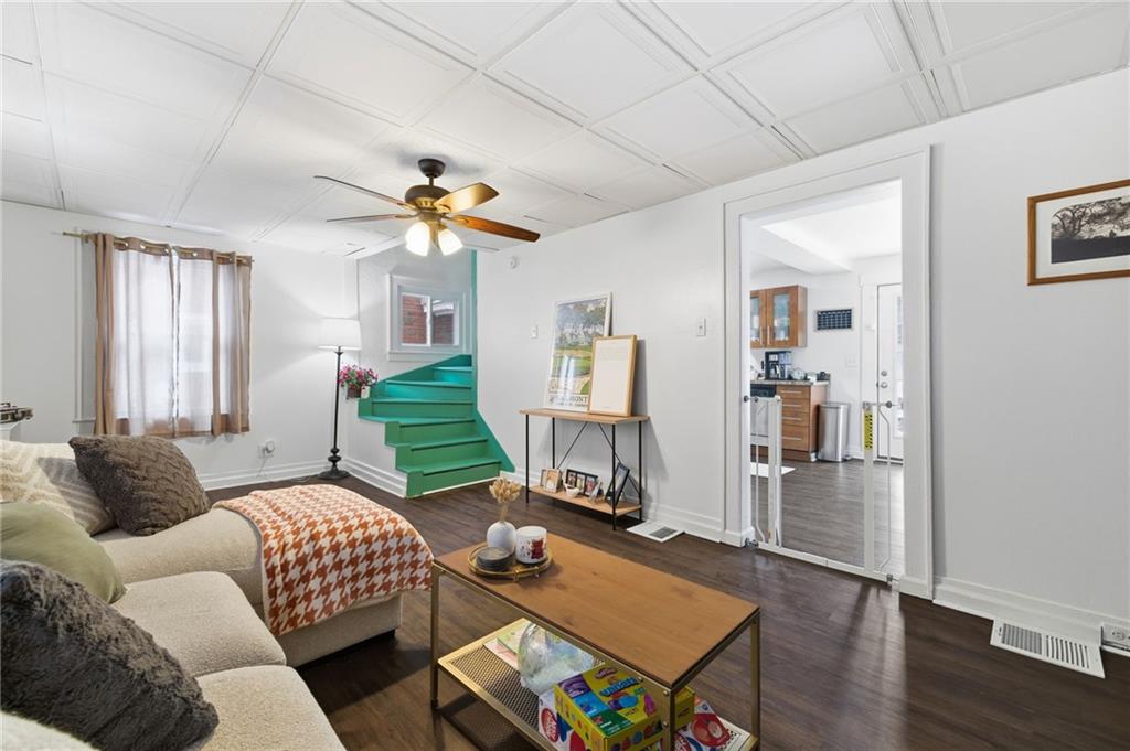 408 Gilmore Avenue Trafford, PA 15085 - Photo 7 of 29