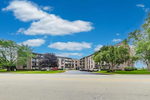 $165,000 | 701 West Huntington Commons Road, Unit 418, Mount Prospect, IL 60056