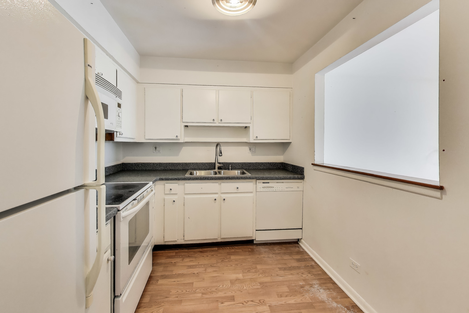 701 West Huntington Commons Road, Unit 418 Mount Prospect, IL 60056 - Photo 8 of 13