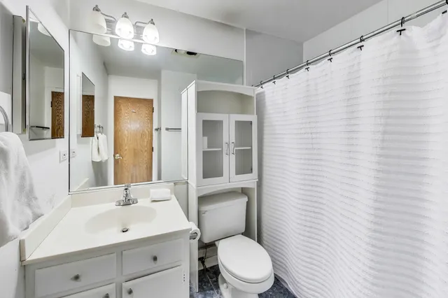 $165,000 | 701 West Huntington Commons Road, Unit 418, Mount Prospect, IL 60056