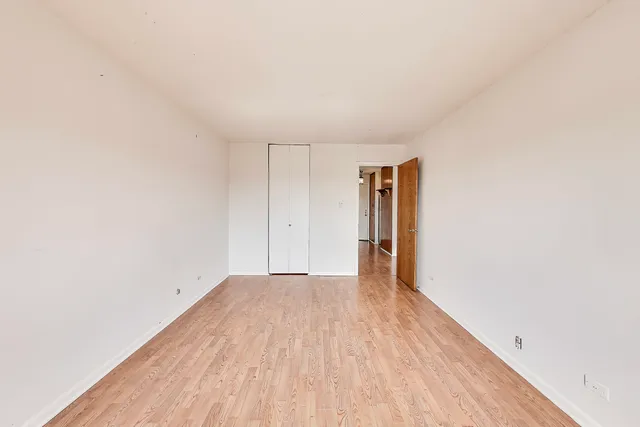 $165,000 | 701 West Huntington Commons Road, Unit 418, Mount Prospect, IL 60056