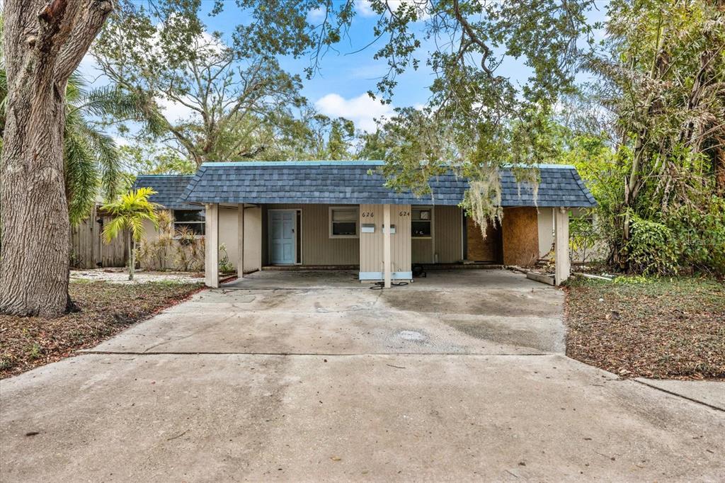 624 Goodrich Avenue Sarasota, FL 34236 - Photo 2 of 45 a house view with a outdoor space