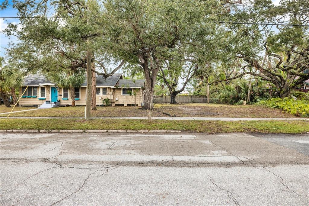 624 Goodrich Avenue Sarasota, FL 34236 - Photo 10 of 45 front view of a house with a big yard