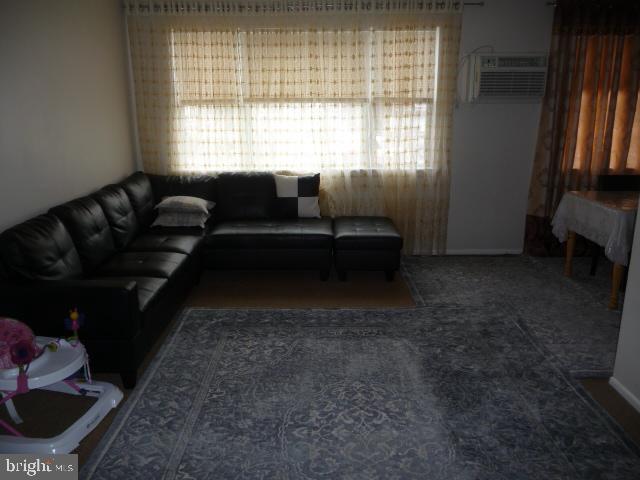 10658 Lockart Road Philadelphia, PA 19116 - Photo 2 of 27 Gallery Image 2