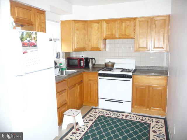 10658 Lockart Road Philadelphia, PA 19116 - Photo 4 of 27 Gallery Image 4