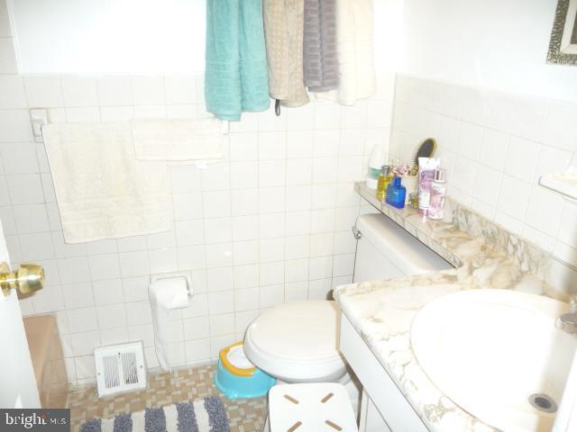 10658 Lockart Road Philadelphia, PA 19116 - Photo 8 of 27 Gallery Image 8