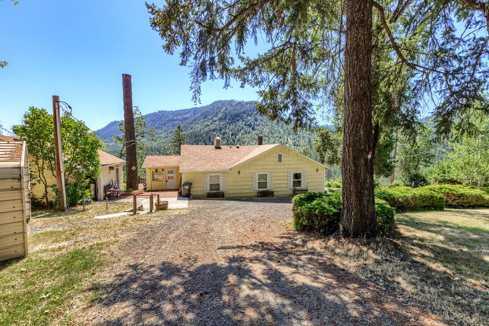 46 Busch Road Trail, OR 97541 - Photo 13 of 55 a front view of a house with a yard and trees