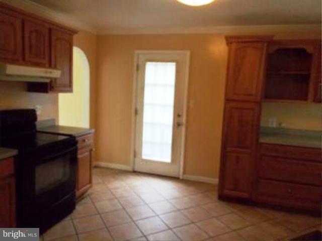 607 Lowander Lane Silver Spring, MD 20901 - Photo 2 of 12 Kitchen
