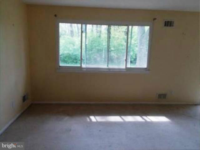 607 Lowander Lane Silver Spring, MD 20901 - Photo 6 of 12 Living Room