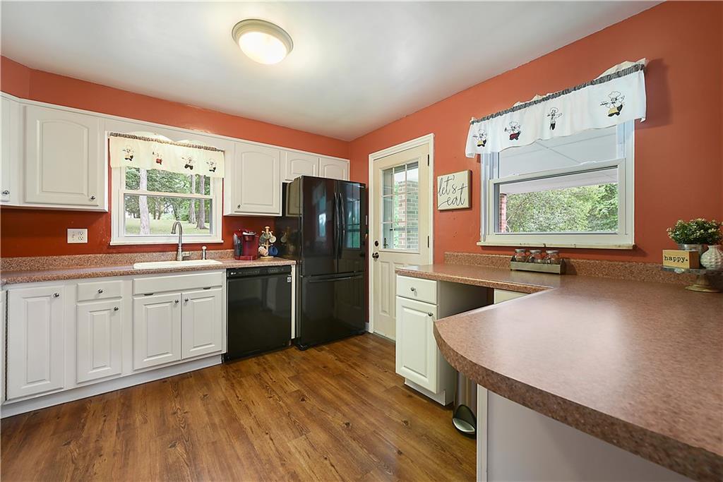 5525 Library Road Bethel Park, PA 15102 - Photo 4 of 25 Gallery Image 4