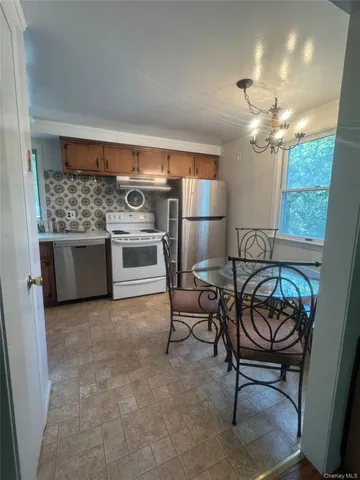 $2,700 | 7 Dickinson Avenue, East Northport, NY 11731