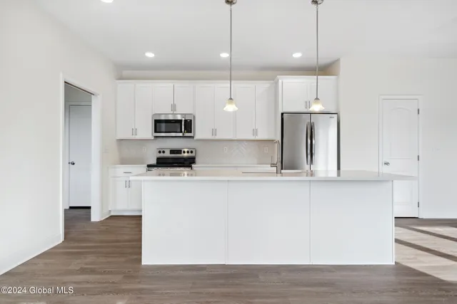 $799,000 | 10 Brookhaven Court, Wilton, NY 12866