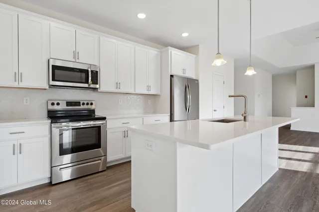 $799,000 | 10 Brookhaven Court, Wilton, NY 12866