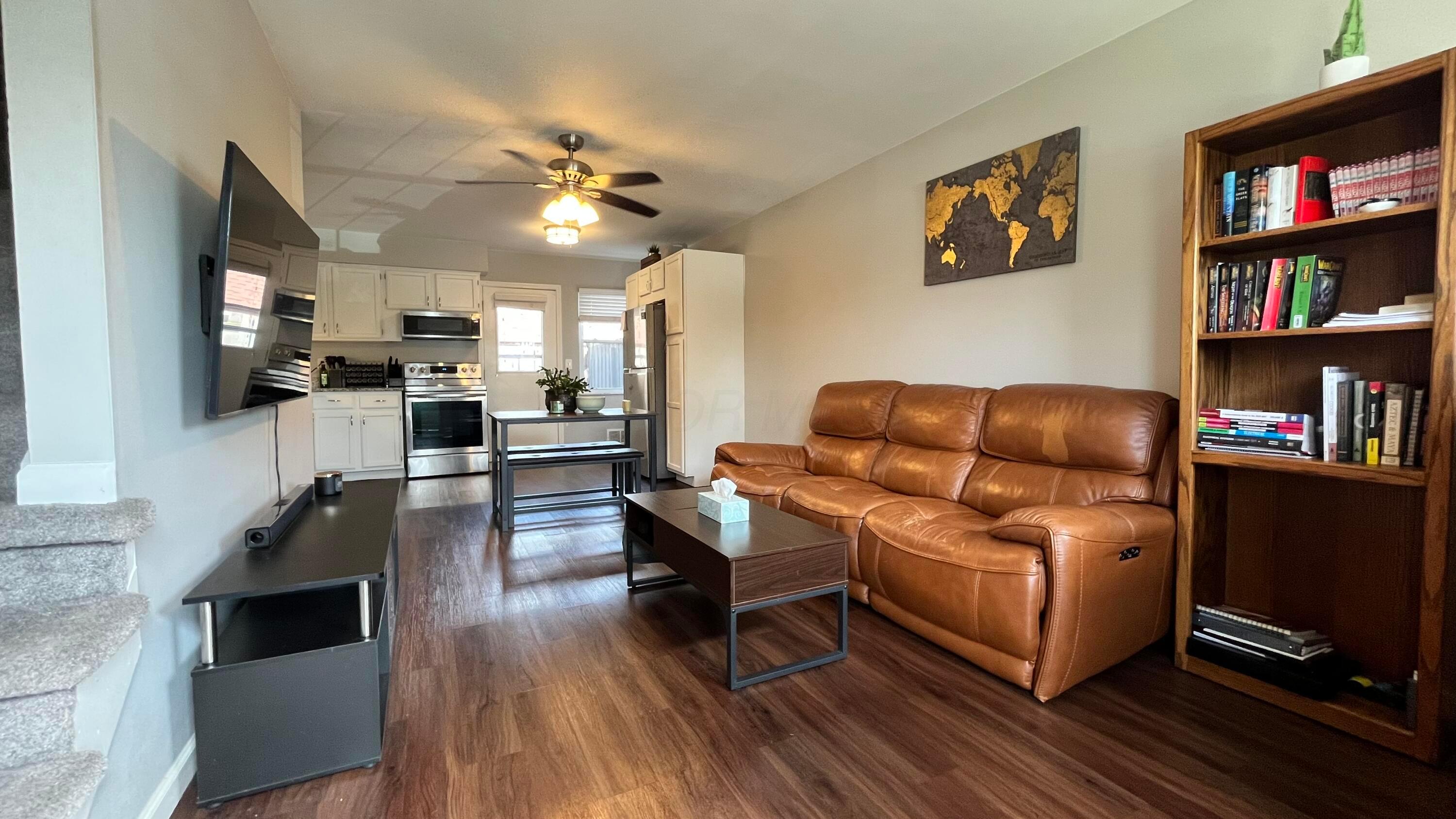 5696 Beechcroft Road, Unit B Columbus, OH 43229 - Photo 3 of 16 Living Room
