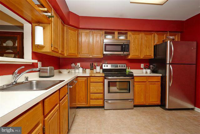 2220 Springwood Drive, Unit J Reston, VA 20191 - Photo 14 of 28 Kitchen