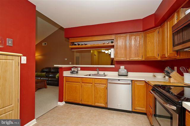 2220 Springwood Drive, Unit J Reston, VA 20191 - Photo 15 of 28 Kitchen