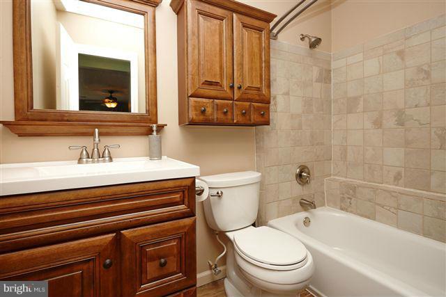 2220 Springwood Drive, Unit J Reston, VA 20191 - Photo 18 of 28 Bath (Master)