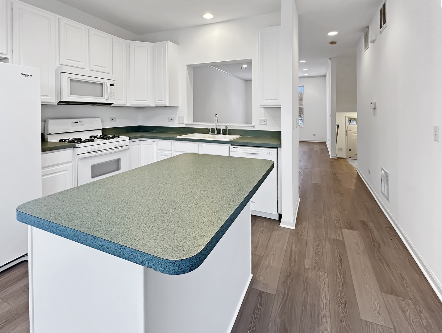 31782 Pine View Boulevard Lakemoor, IL 60051 - Photo 4 of 17