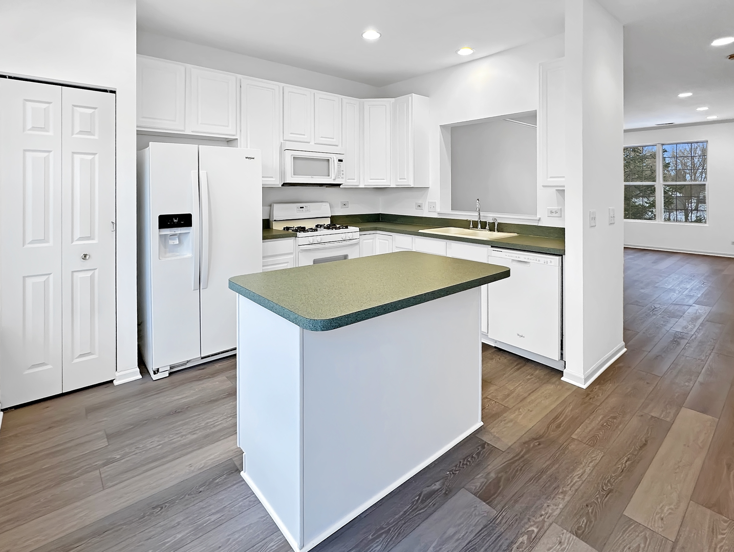 31782 Pine View Boulevard Lakemoor, IL 60051 - Photo 5 of 17